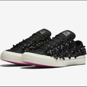 Converse x Pat Bo Low Top - Black Flowers - SZ 8